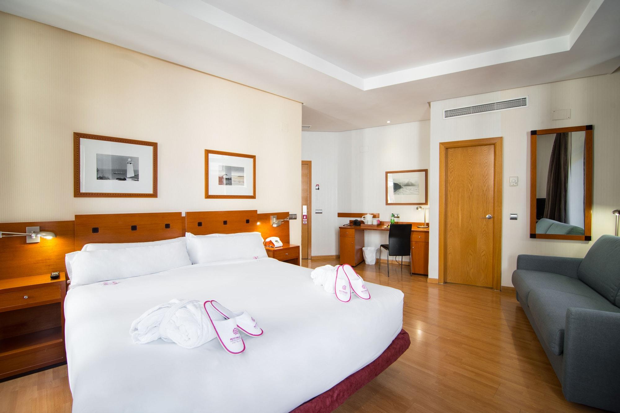 Petit Palace Preciados Madrid Exterior photo